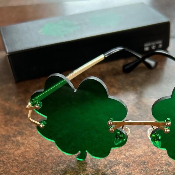 St. Patrick\'s Day Shamrock Sunglasses & Accessories - Green Clover Party Favors main image 7